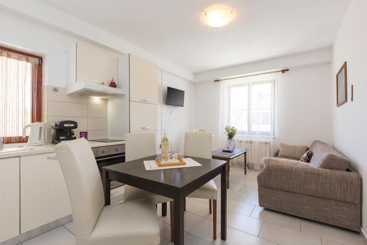 Apartmani Xenia & Desiderio Buzet Exterior foto